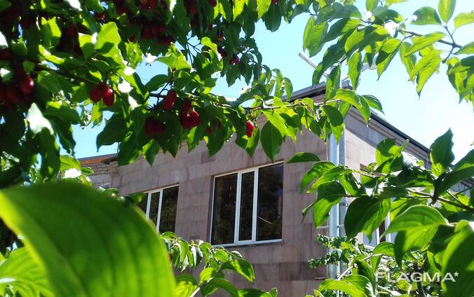 Двухэтажный каменный дом в Егегнадзорe /Армения, Вайоц-дзор/