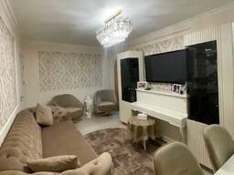 Продается 2-х комнатная переделанная в 3-х комнатную у метро Г. Нжде