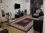 Продается 3-комнатная квартира на улице Орбели, 124 кв. м. , 1-й этаж 9-этажного здания - фото 2