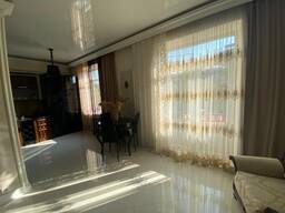 В Малом центре Еревана, на перекрестке Абовян-Туманян первое линие 115кв 3-х к. Просторная