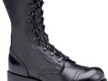 Военные ботинки, шапки - фото 1